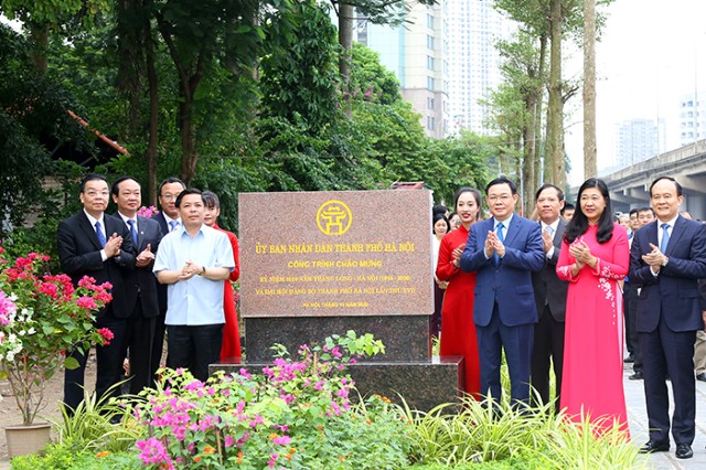 Đồng chí Nguyễn Ngọc Tuấn tham dự Lễ thông xe tuyến đường vành đai 3 đi thấp qua hồ Linh Đàm